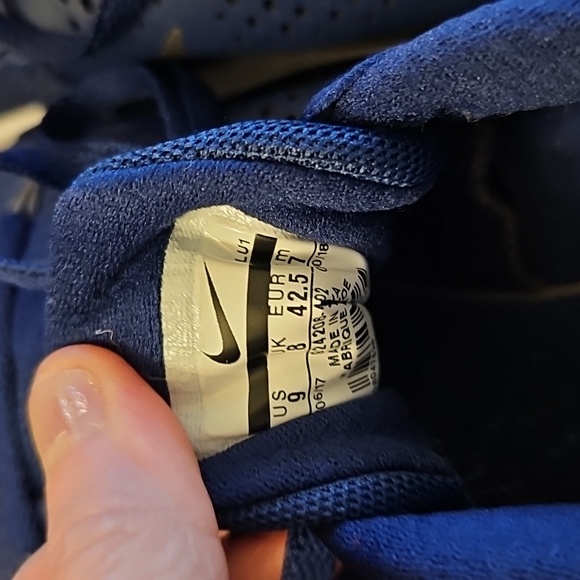 Nike Legend Trainers - Picture 5 of 8